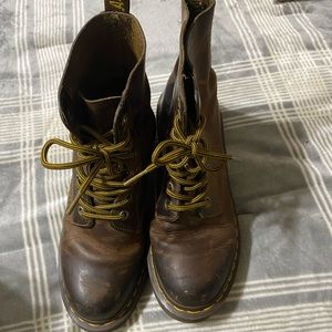 Brown distressed doc martens 🧚🏼♀️